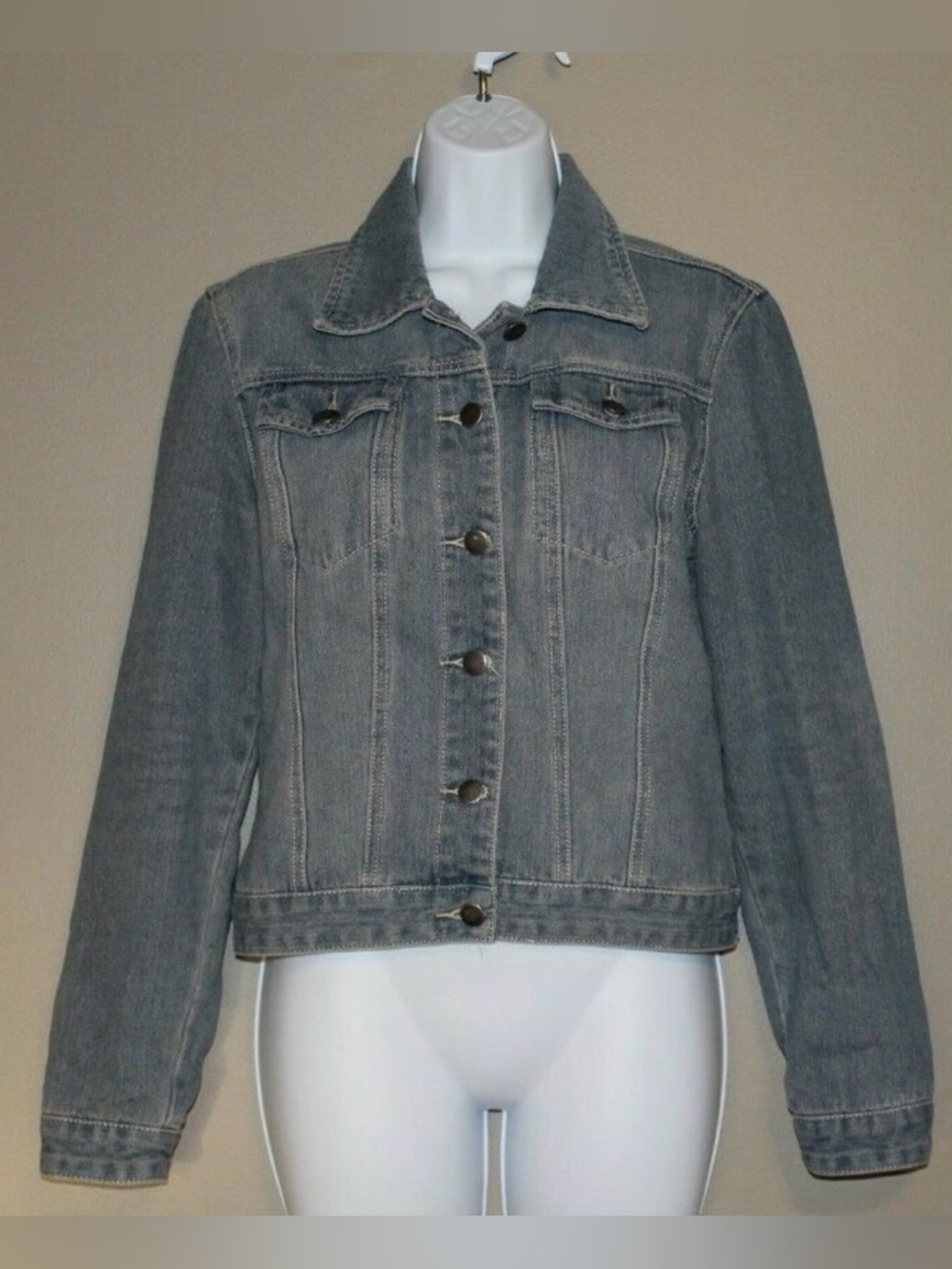 💯% cotton Body Central light blue jean jacket, size Med: NWOT in mint condition!